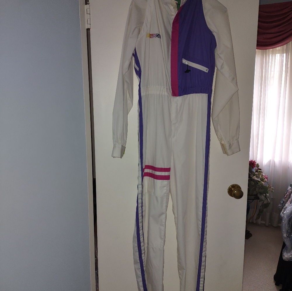 Mint condition vintage ladies Nascar race suit.Size small 6_ 8. Tight 10!